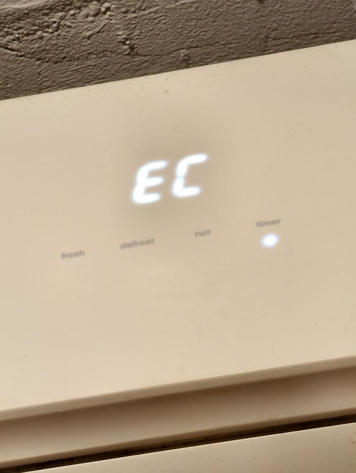 冷氣維修工作照片