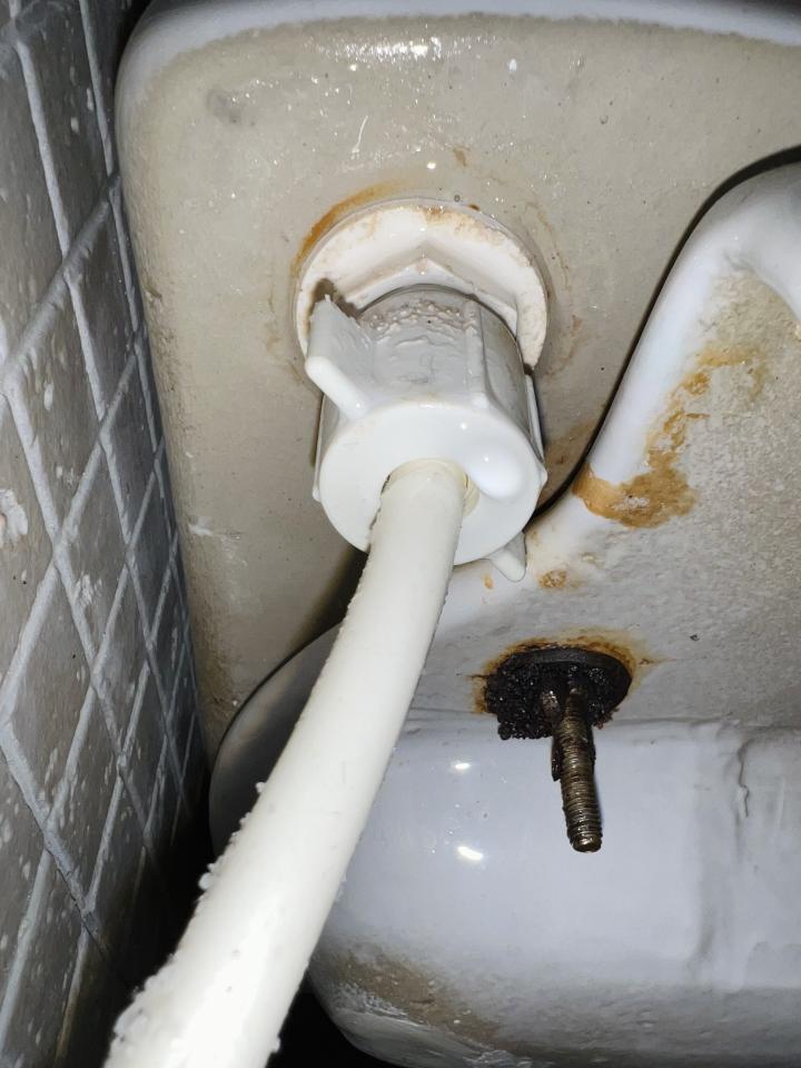 馬桶安裝工作照片