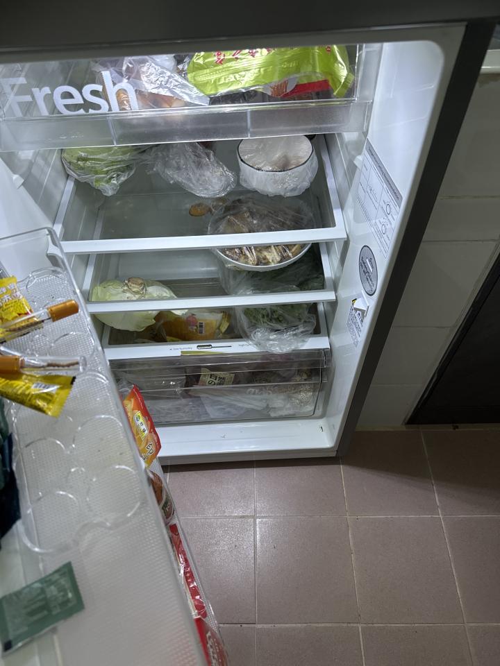 雪櫃維修工作照片