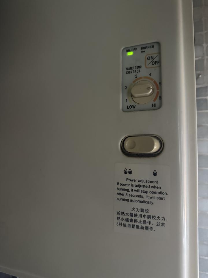 熱水爐安裝維修工作照片