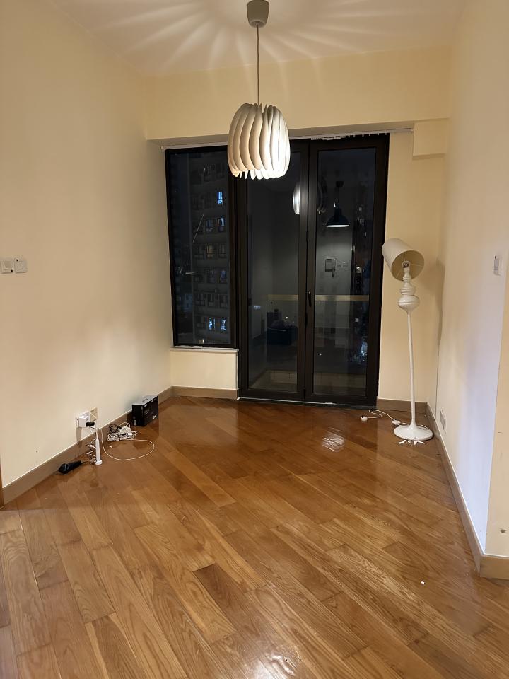 木地板打磨翻新工作照片