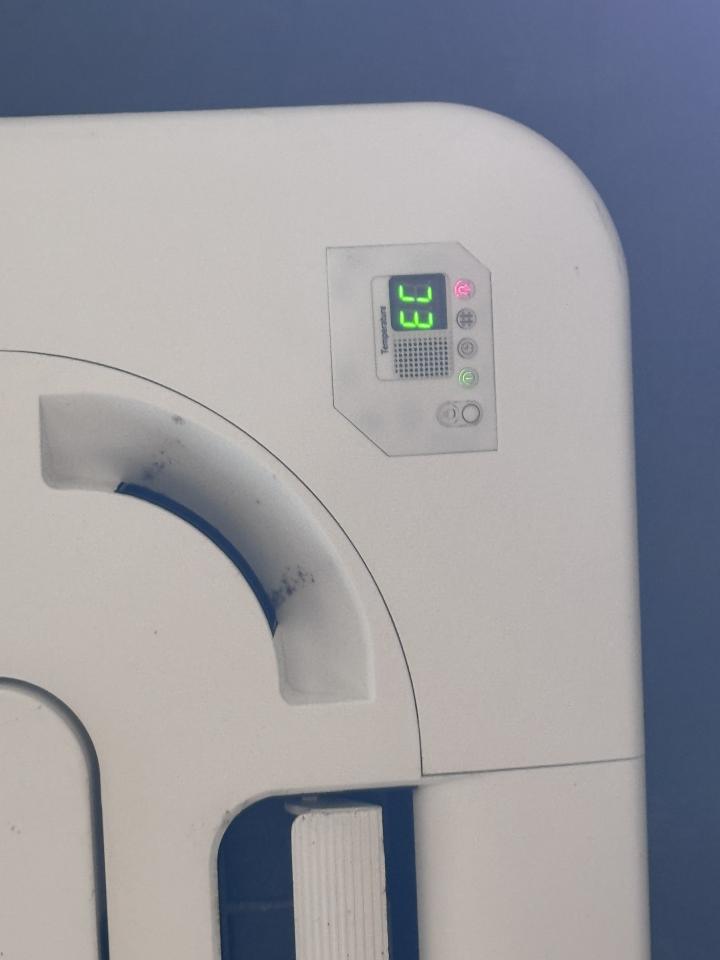 冷氣維修工作照片