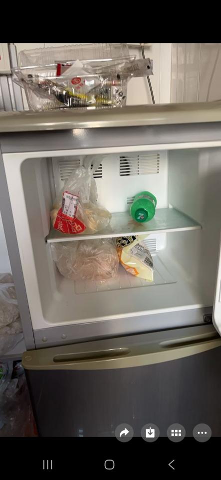 雪櫃維修工作照片