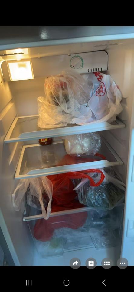 雪櫃維修工作照片