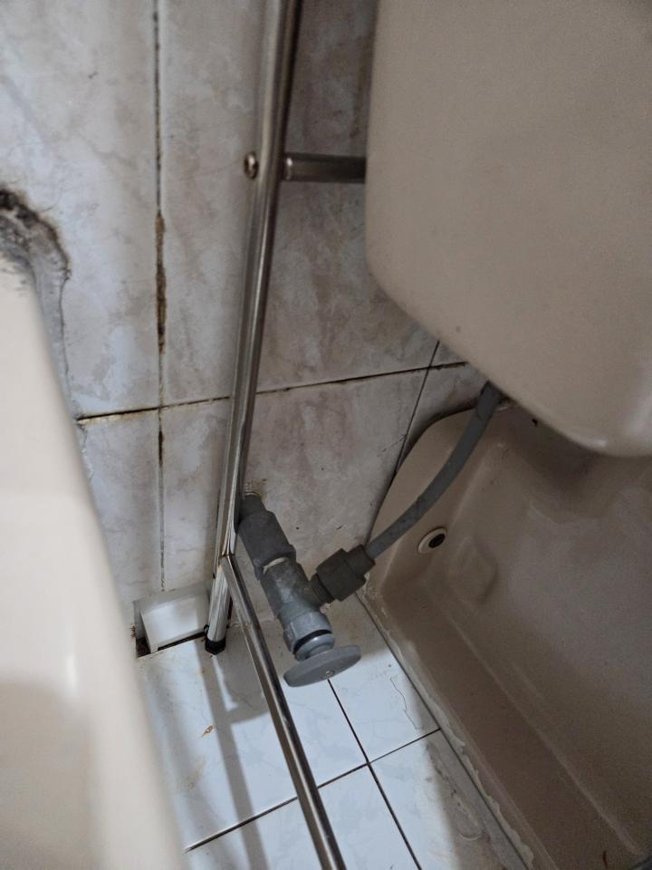 馬桶安裝工作照片