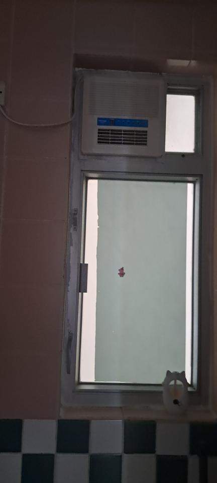 浴室寶安裝工作照片