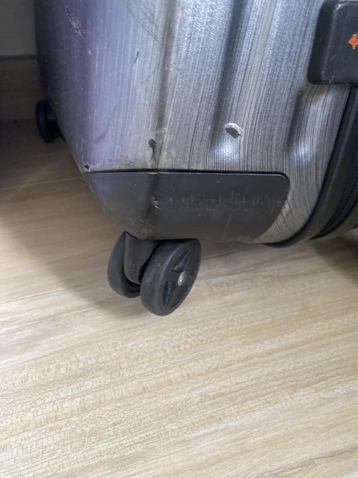 行李箱維修工作照片