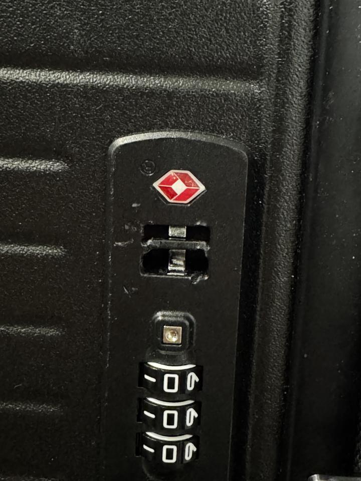 行李箱維修工作照片