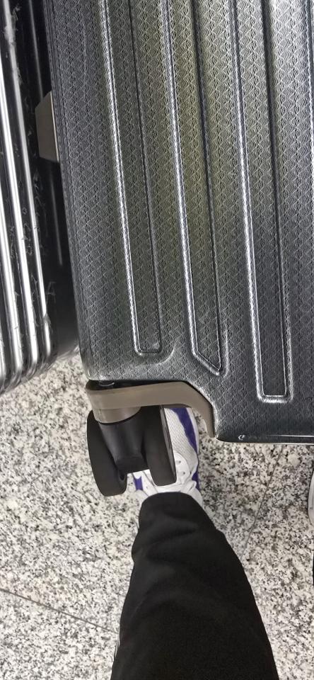 行李箱維修工作照片