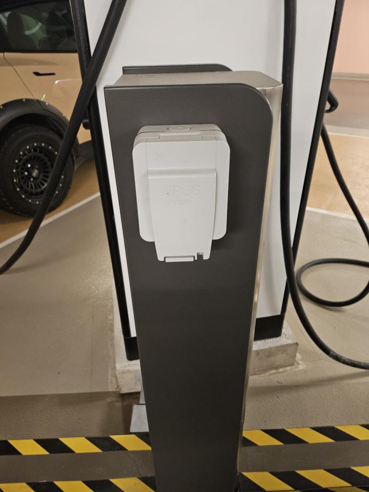 電動車充電器安裝工作照片