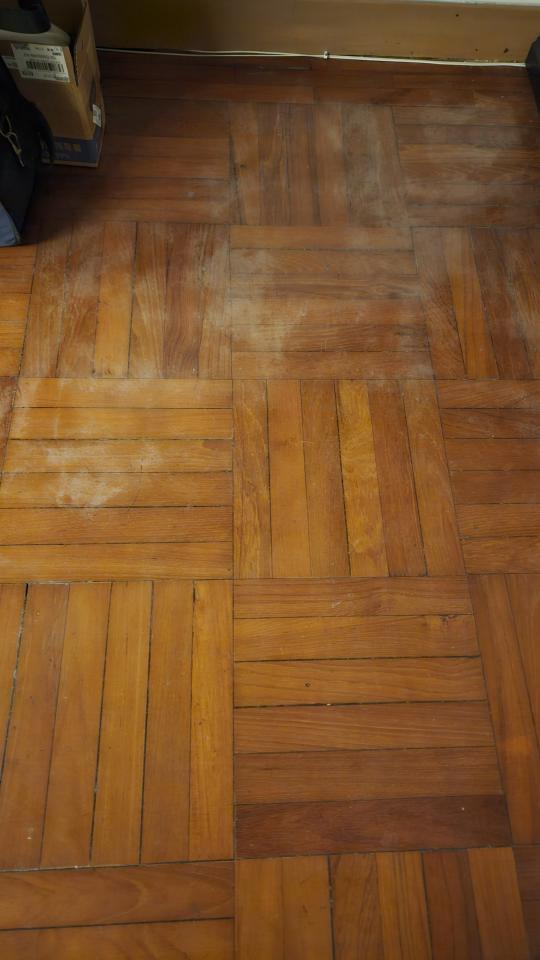 木地板打磨翻新工作照片