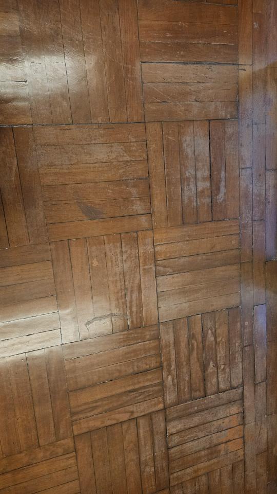 木地板打磨翻新工作照片