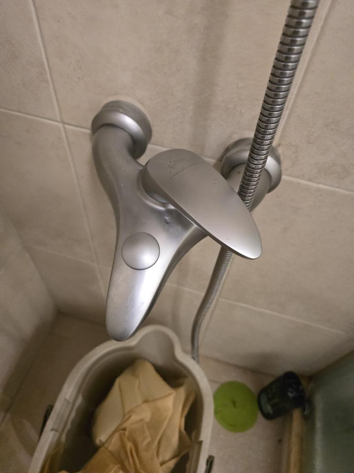 水龍頭安裝工作照片