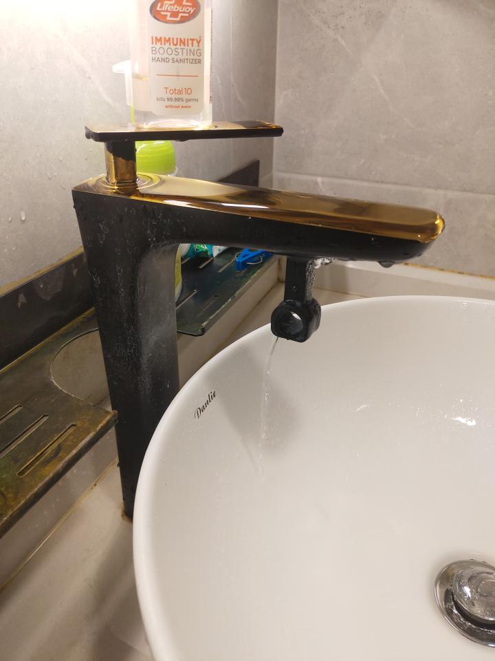 水龍頭安裝工作照片