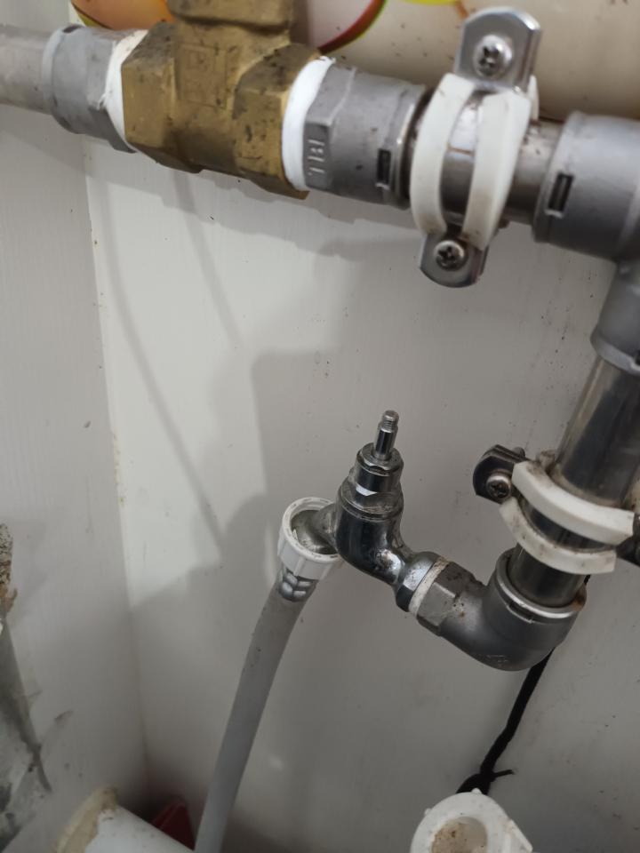 水龍頭安裝工作照片