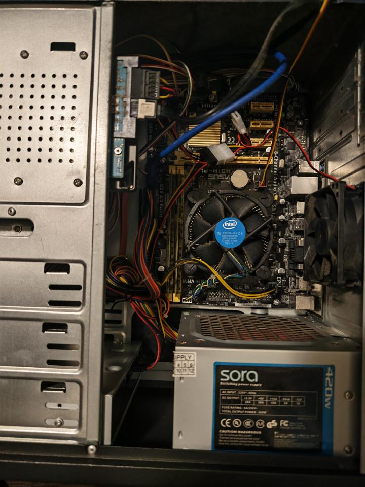 電腦維修工作照片