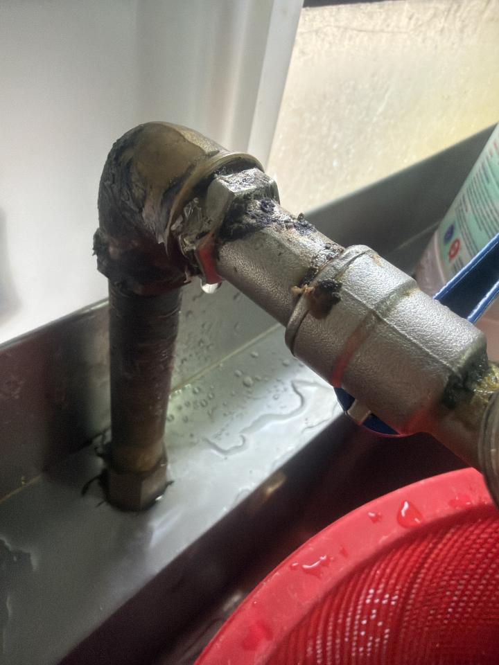 水龍頭安裝工作照片