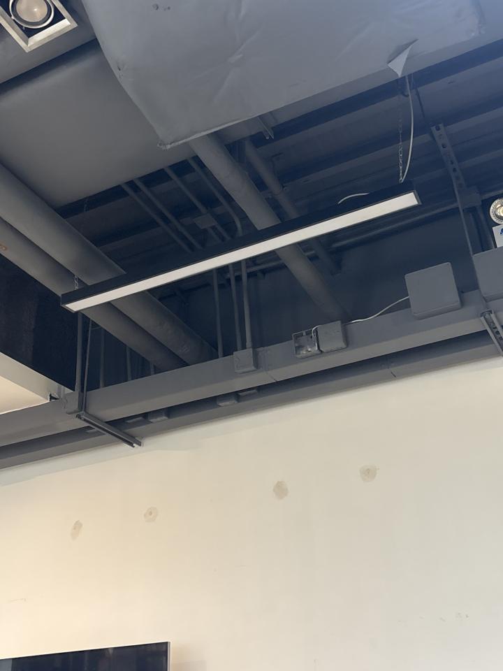 燈飾安裝工作照片