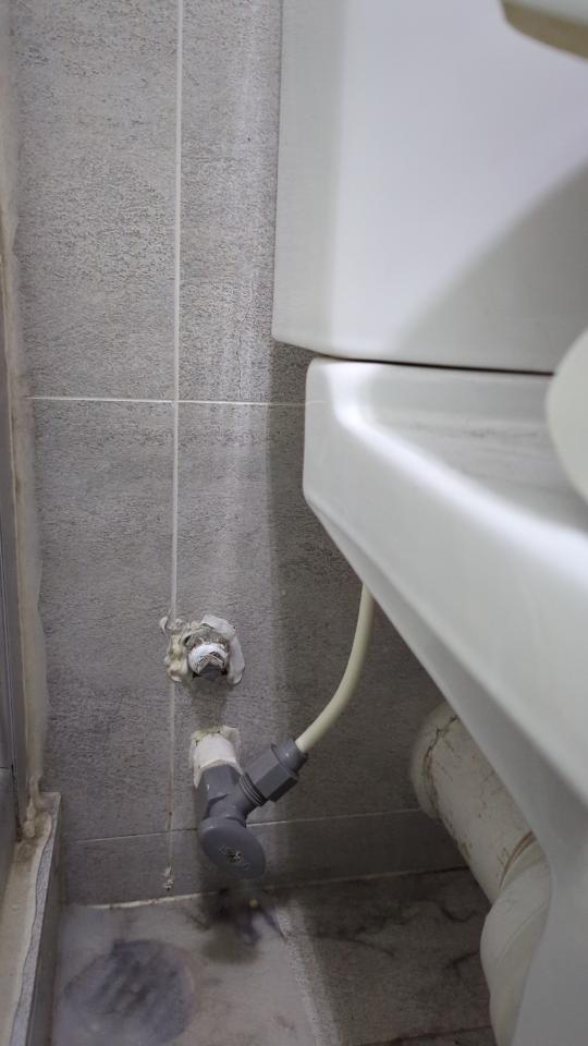 馬桶安裝工作照片