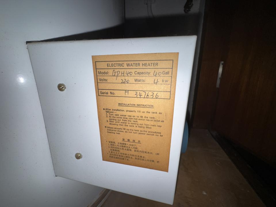 熱水爐安裝維修工作照片