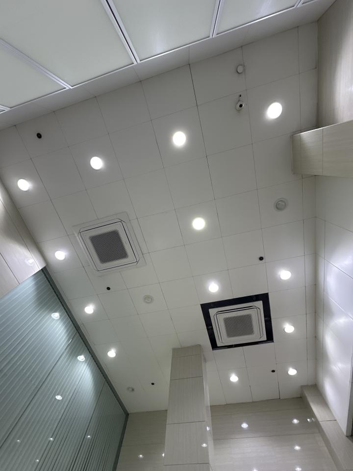 天花工程工作照片