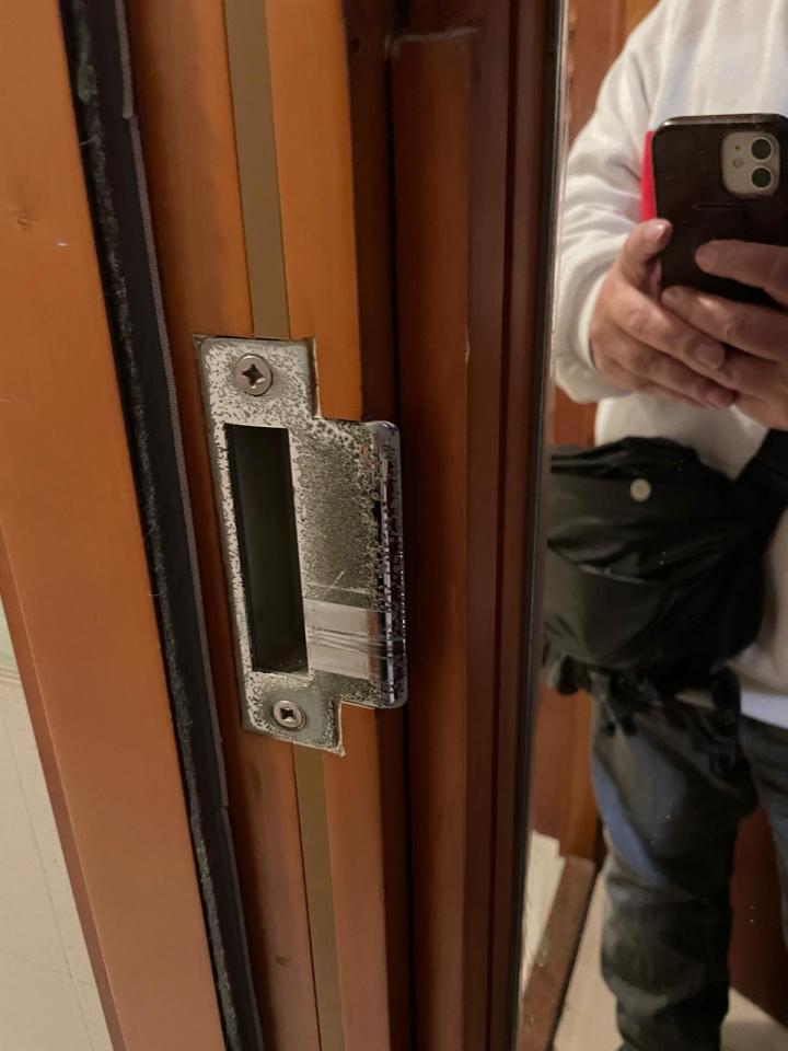 電子門鎖安裝工作照片