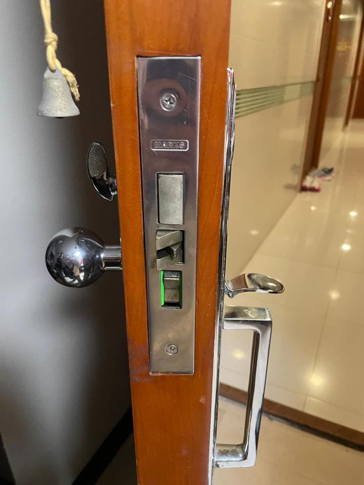 電子門鎖安裝工作照片