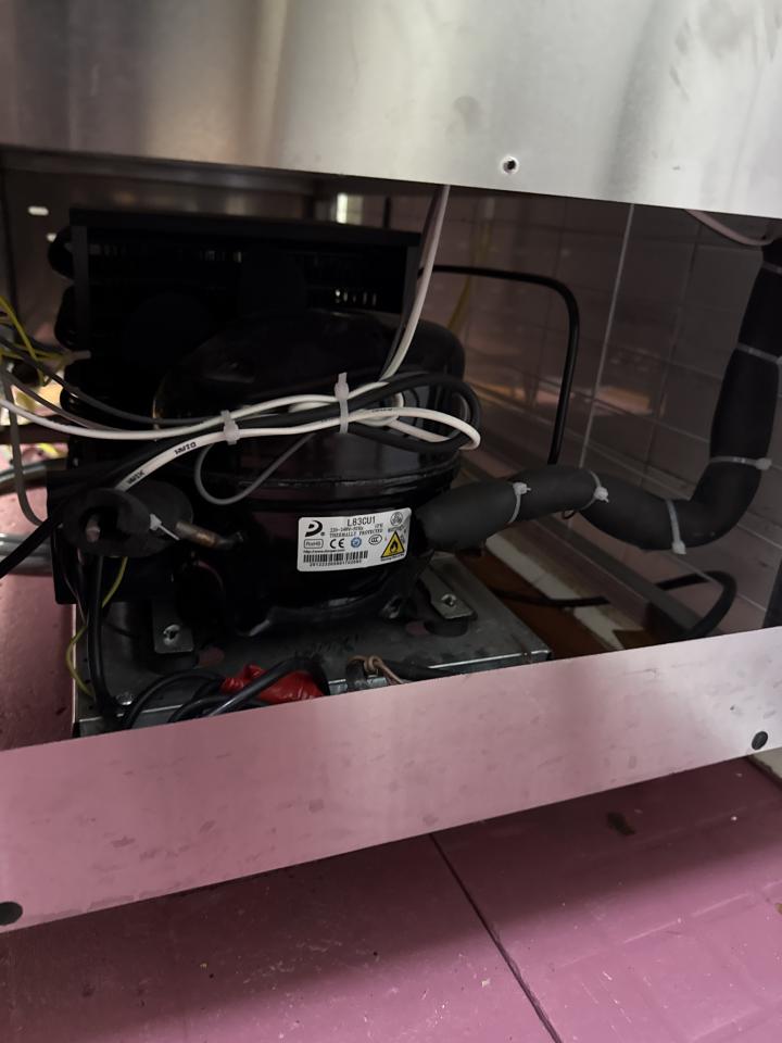 雪櫃維修工作照片