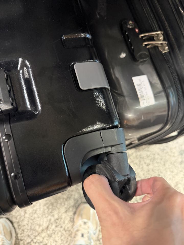 Luggage Repairjob photo