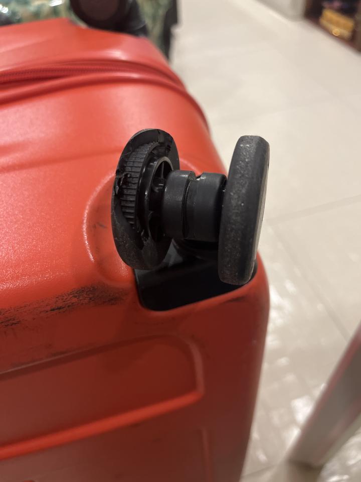 行李箱維修工作照片