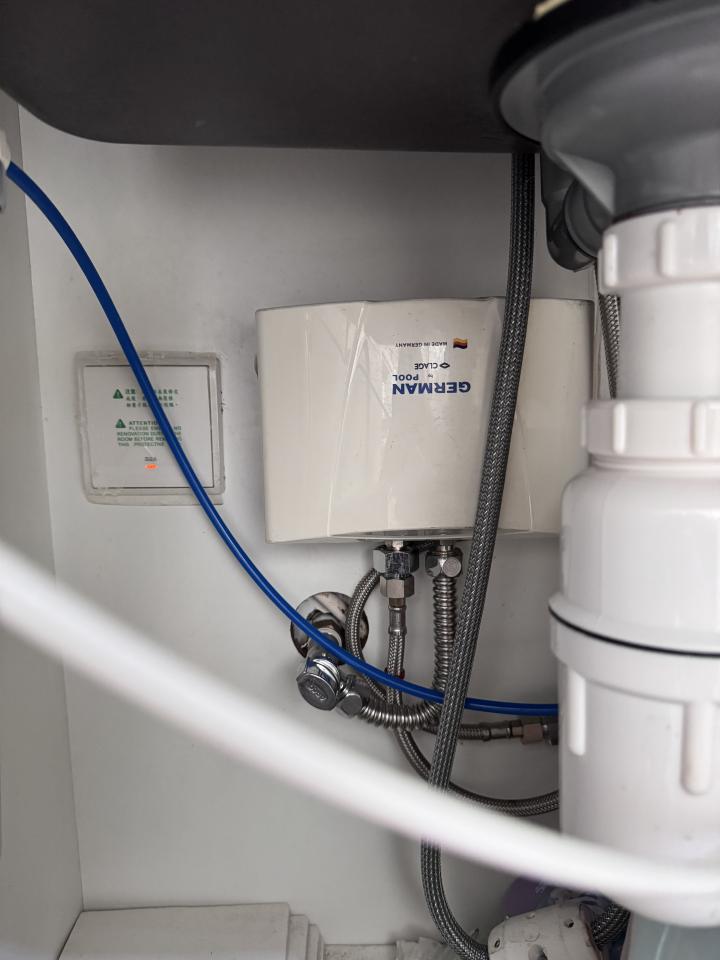 熱水爐安裝維修工作照片