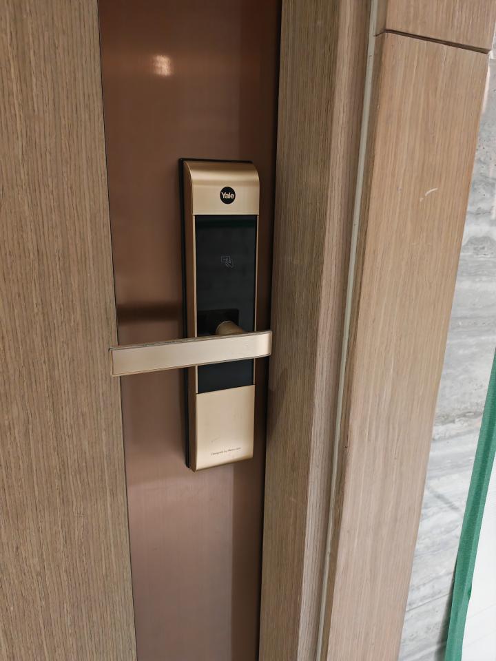 電子門鎖安裝工作照片