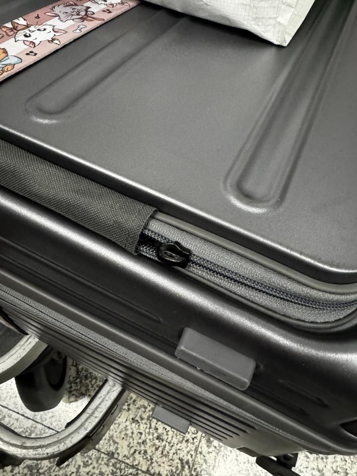 Luggage RepairJob photo