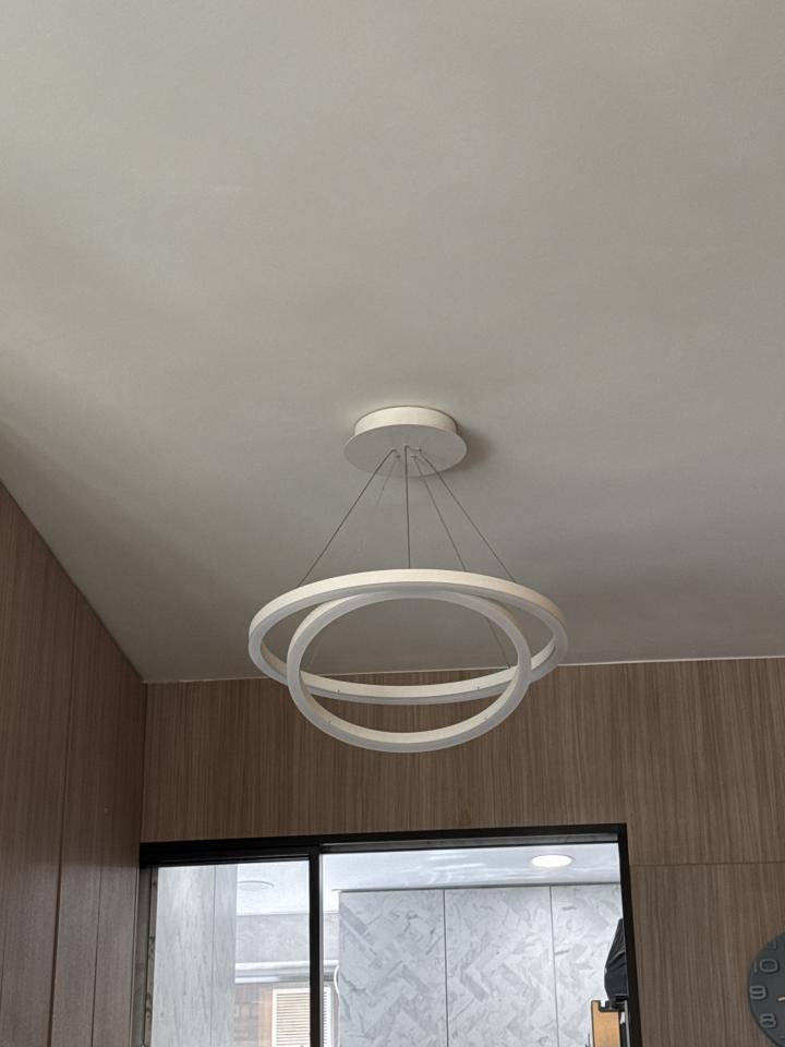 燈飾安裝工作照片