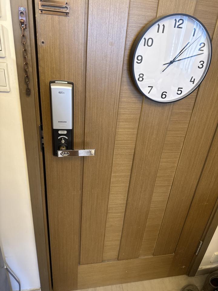 Door repairJob photo