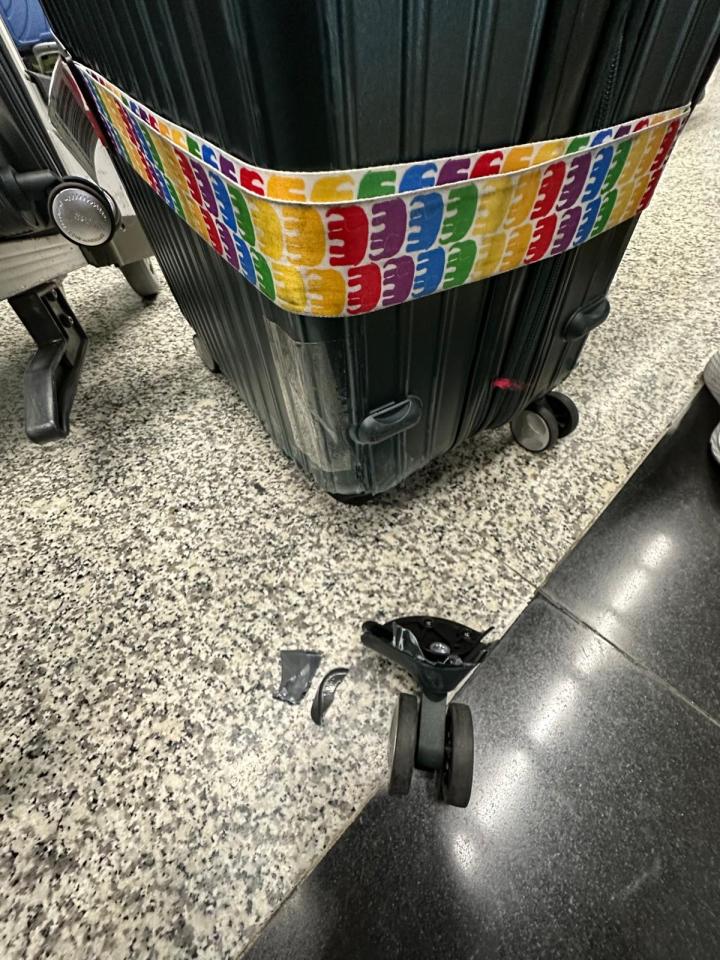 Luggage RepairJob photo