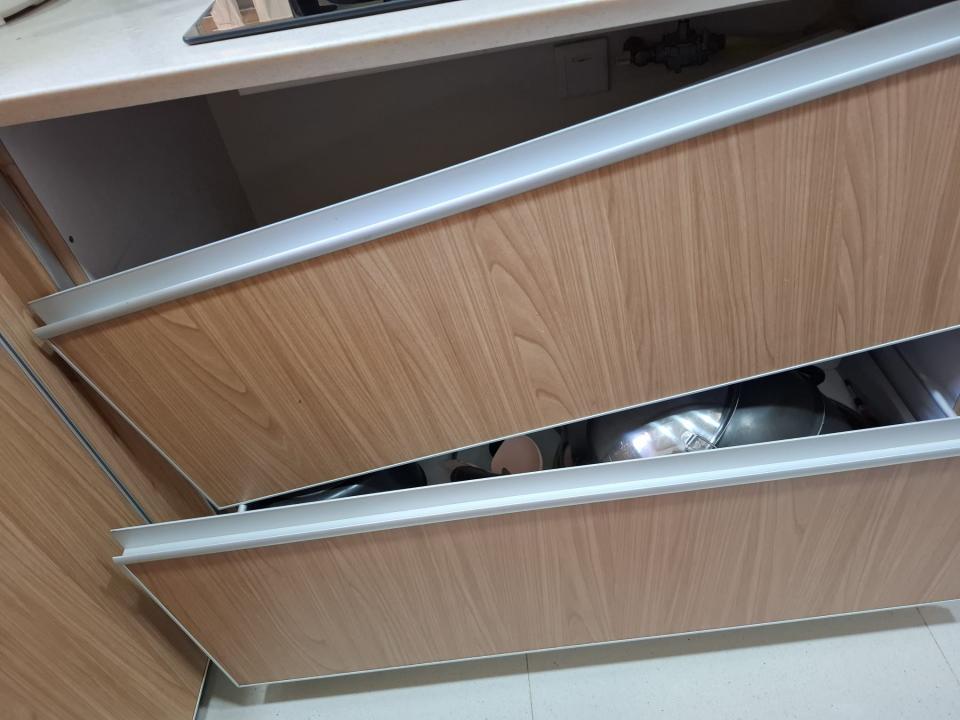 傢俬維修工作照片