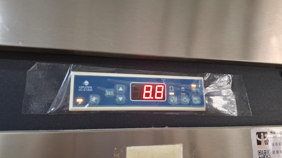 雪櫃維修工作照片