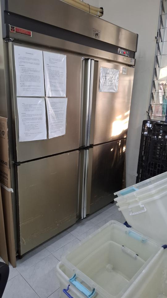 雪櫃維修工作照片