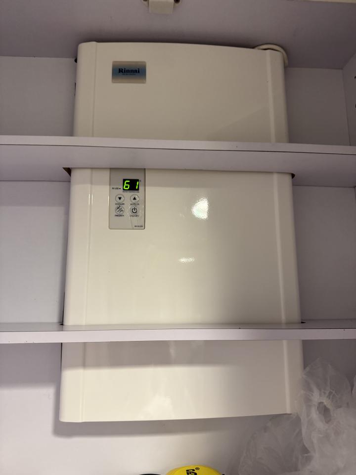 熱水爐安裝維修工作照片