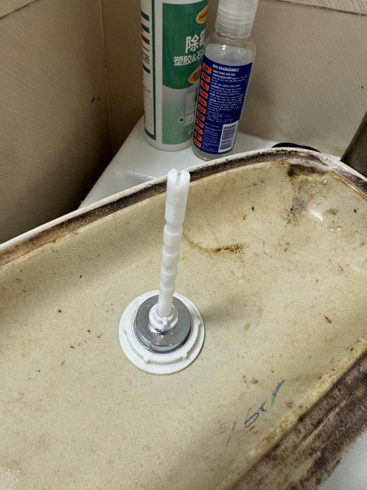 馬桶安裝工作照片