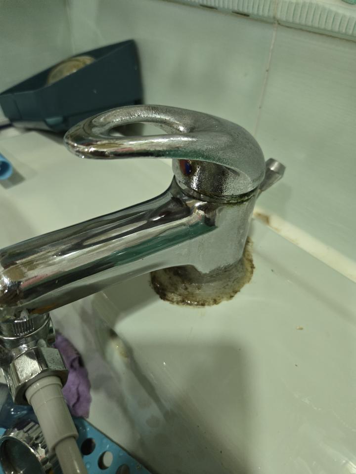 水龍頭安裝工作照片