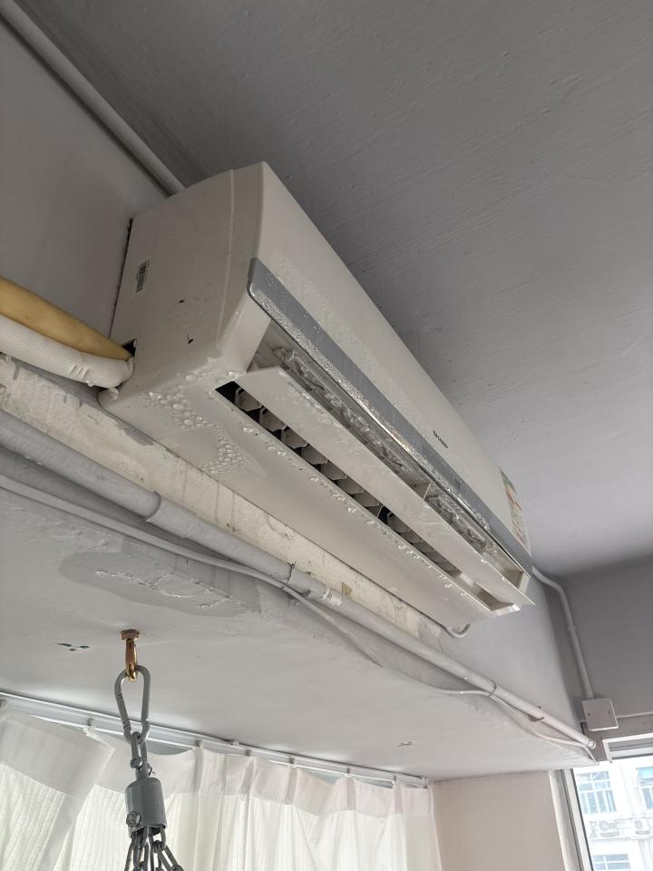 冷氣維修工作照片