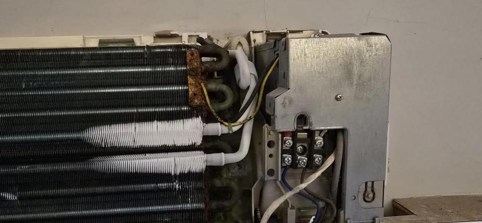 冷氣維修工作照片