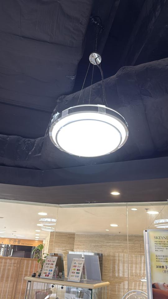 燈飾安裝工作照片