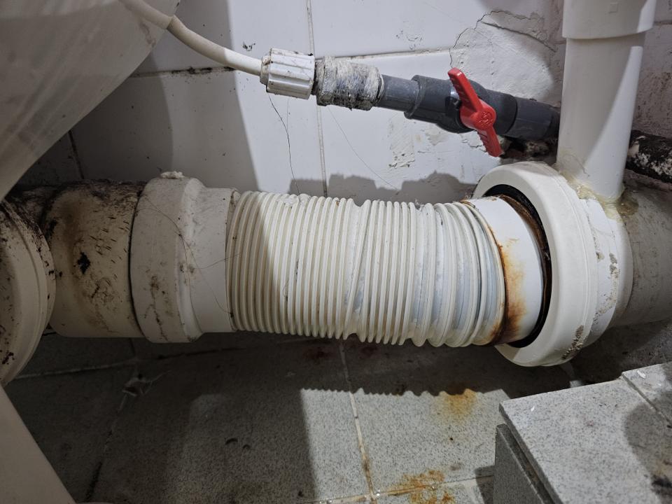 馬桶安裝工作照片