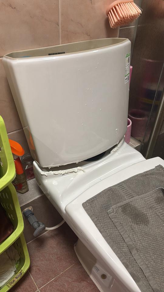 馬桶安裝工作照片