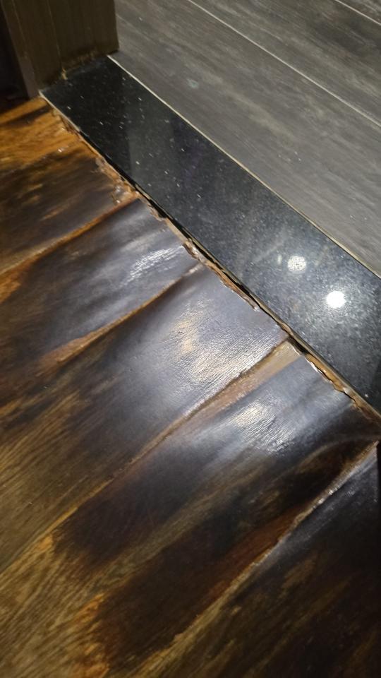 木地板打磨翻新工作照片