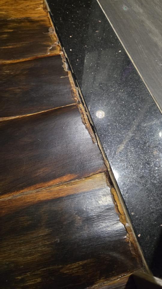 木地板打磨翻新工作照片