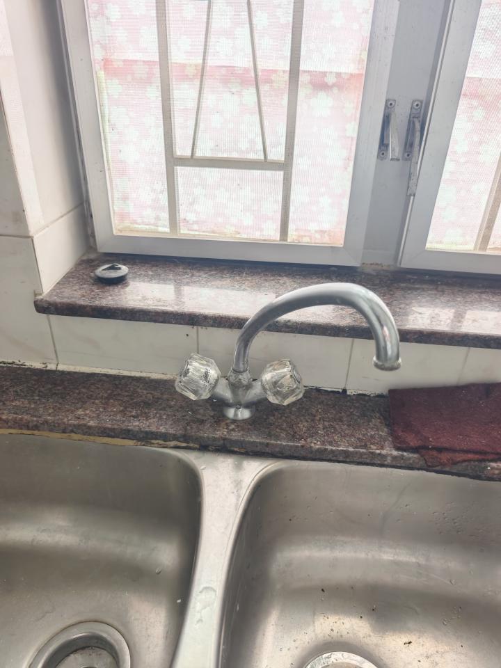 水龍頭安裝工作照片